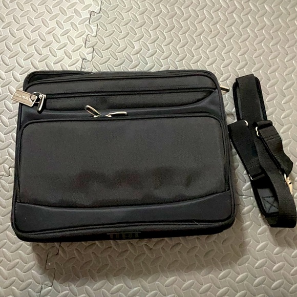 BRAND NEW! PORT branded laptop cases - Picture 4 of 7